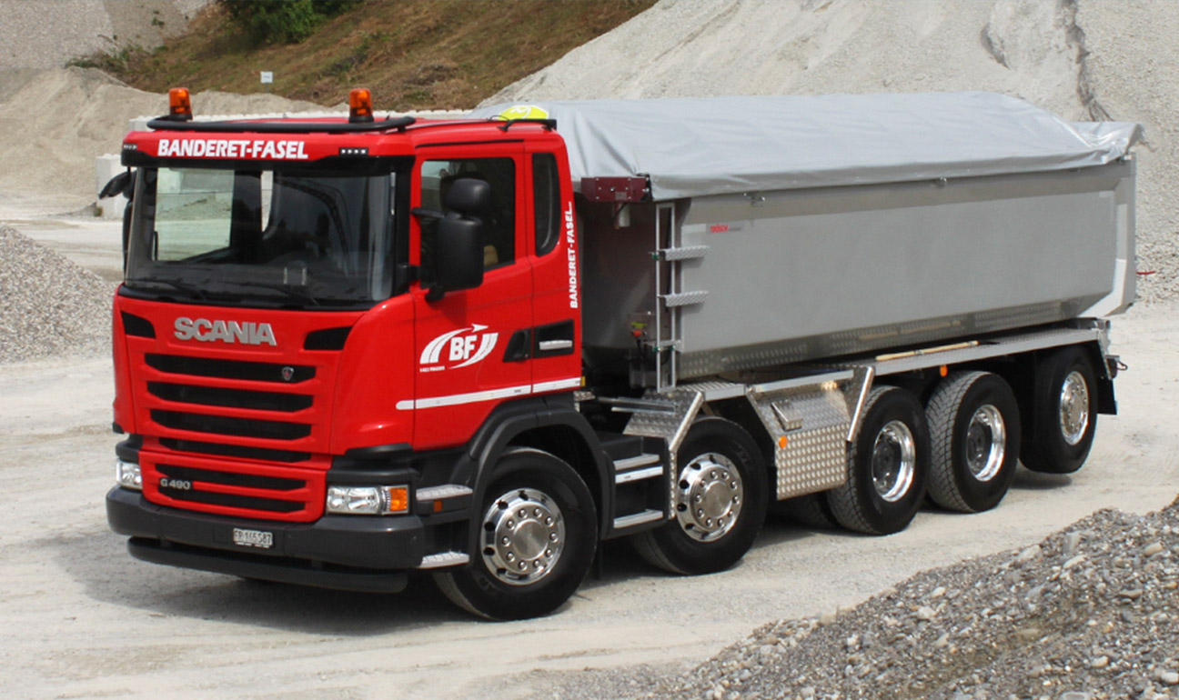 photographie d'un camion dans une gravière