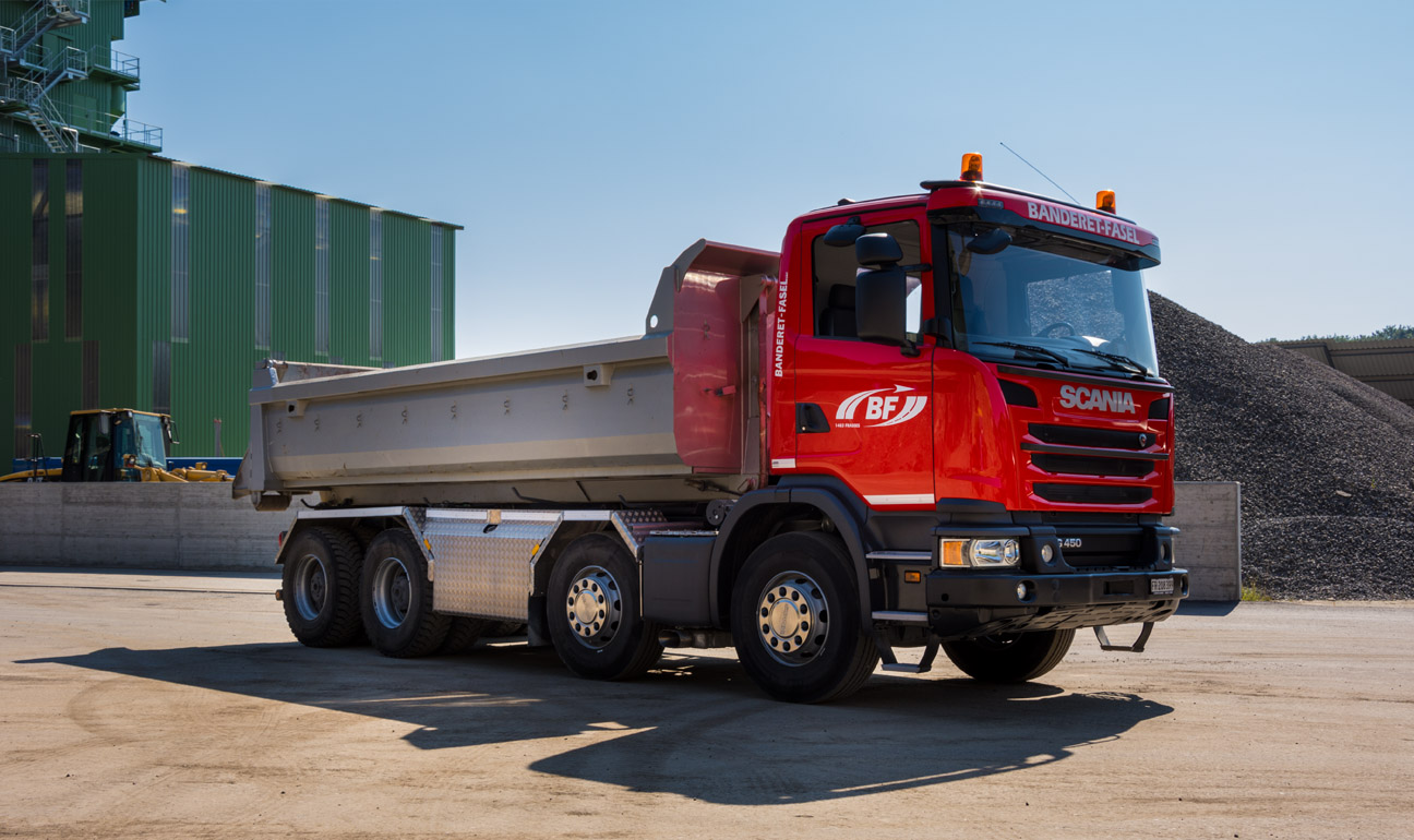 photographie d'un camion dans une gravière